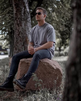 Какие повседневные ботинки носить с серыми джинсами мужчине