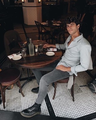 Какие повседневные ботинки носить с серыми джинсами мужчине