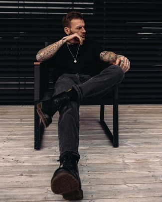 Какие повседневные ботинки носить с серыми джинсами мужчине
