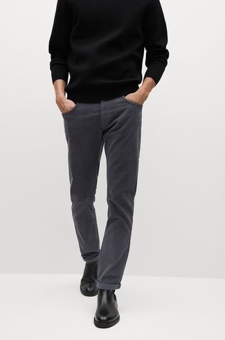 Какие свитера с круглым вырезом носить с серыми джинсами мужчине