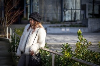 С чем носить серые джинсы женщине