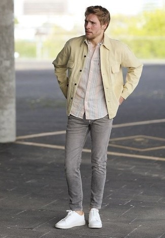 Какие низкие кеды носить с серыми джинсами мужчине