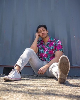 Какие низкие кеды носить с серыми джинсами мужчине