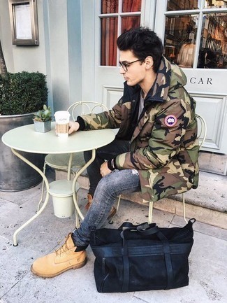 Какие парки носить с серыми джинсами мужчине