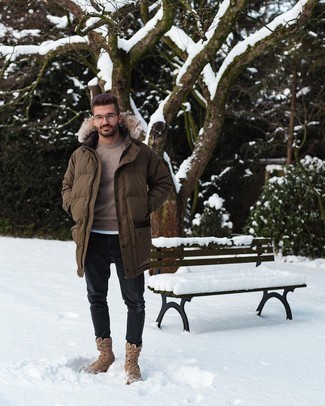 Какие пуховики носить с серыми джинсами мужчине