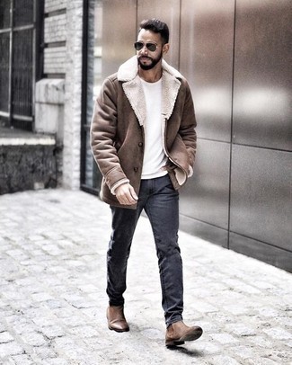 Какие короткие дубленки носить с серыми джинсами мужчине