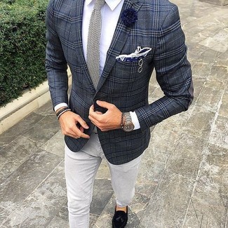 Какие лоферы с кисточками носить с серыми джинсами