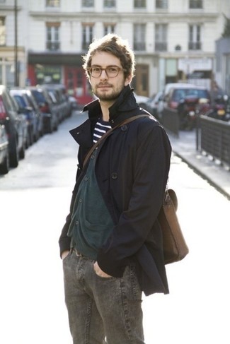 Какие плащи носить с серыми джинсами мужчине