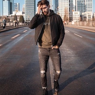 Какие рабочие ботинки носить с серыми джинсами мужчине