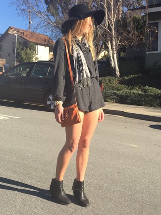 С чем носить серый комбинезон