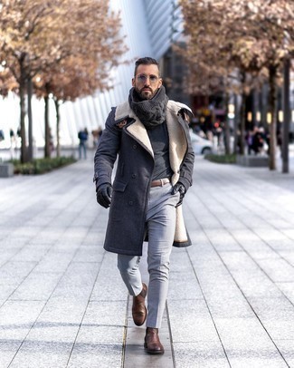 С чем носить серый вязаный шарф мужчине