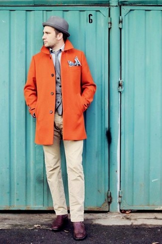 С чем носить серый вязаный галстук мужчине