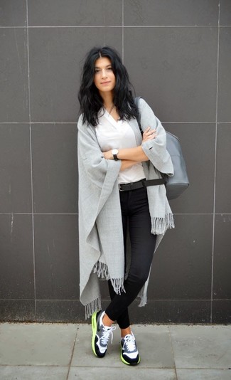 С чем носить серый кожаный рюкзак женщине