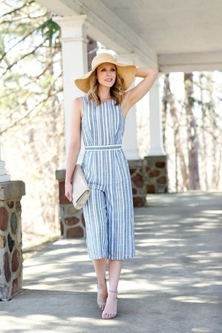 С чем носить серый кожаный клатч