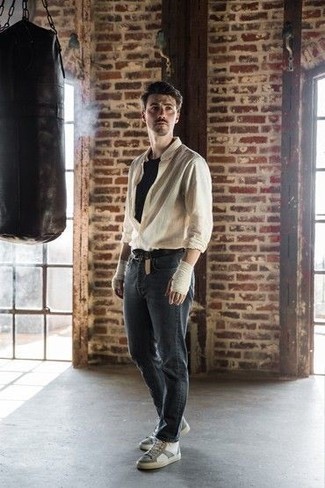 С чем носить серые кожаные высокие кеды мужчине