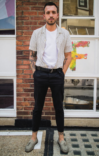 С чем носить серые кожаные лоферы мужчине