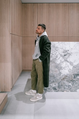 С чем носить серые кожаные кеды мужчине