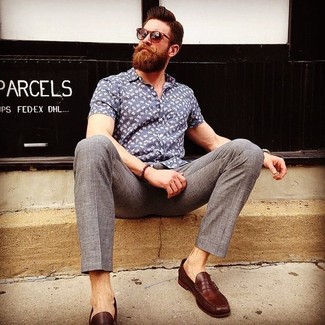 С чем носить серые льняные классические брюки мужчине