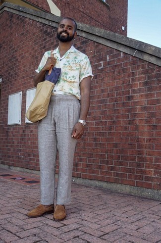С чем носить серые льняные классические брюки мужчине