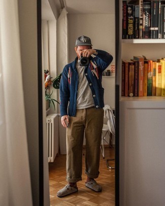 Какие кардиганы носить с серыми лоферами мужчине