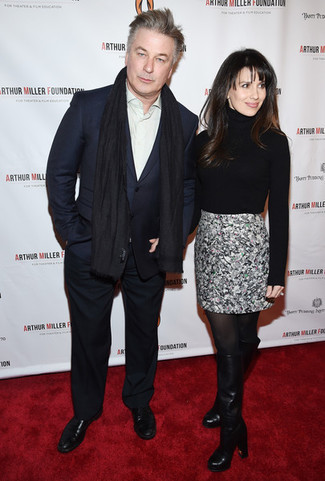 Какие костюмы носить с серой рубашкой с длинным рукавом