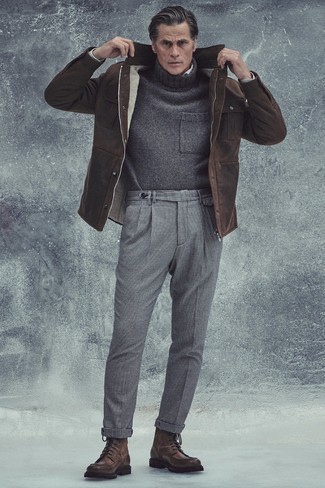 Какие водолазки носить с серой рубашкой с длинным рукавом мужчине