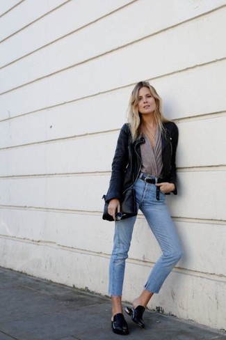 С чем носить серую футболку с длинным рукавом женщине