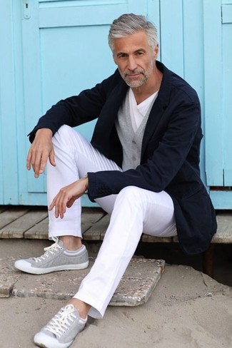 Какие кардиганы носить с серыми низкими кедами мужчине