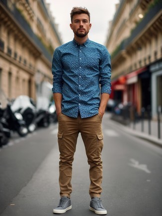 Какие брюки карго носить с серыми низкими кедами