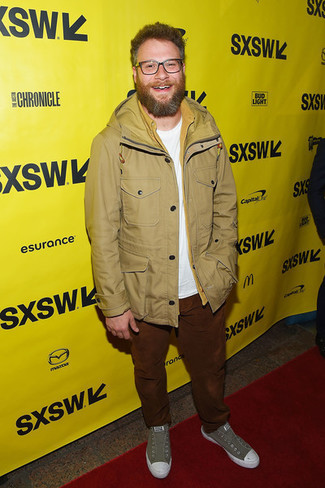 Какие полевые куртки носить с серыми низкими кедами