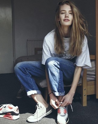 С чем носить серые низкие кеды женщине