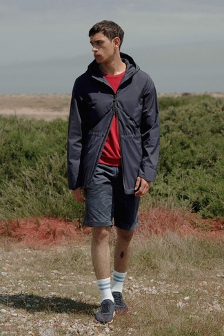 Какие парки носить с серыми низкими кедами мужчине