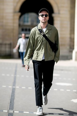 Какие куртки-рубашки носить с серыми низкими кедами мужчине