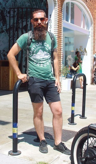 Какие шорты носить с серыми низкими кедами мужчине