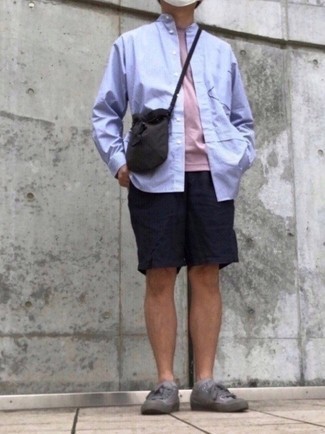 Какие шорты носить с серыми низкими кедами мужчине