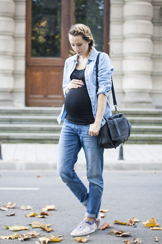 Какие майки носить с серыми низкими кедами женщине