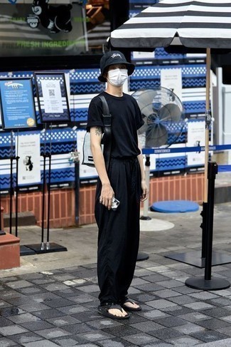 С чем носить серую сумку почтальона