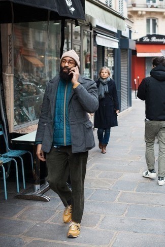 С чем носить серую куртку в стиле милитари мужчине