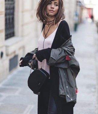 С чем носить серую верхнюю одежду женщине