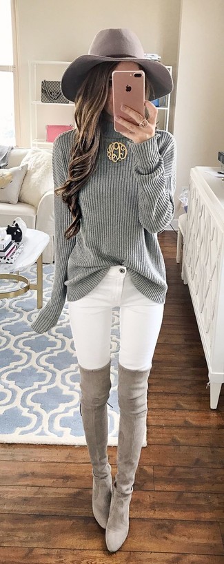 Какие джинсы носить с серыми ботфортами