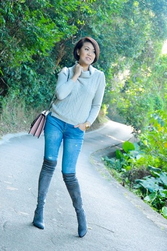 Какие джинсы носить с серыми ботфортами