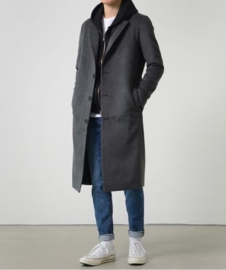 Как носить серое длинное пальто с черным худи