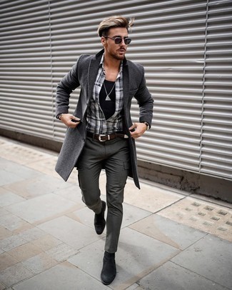 Какие брюки карго носить с серым длинным пальто