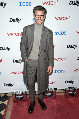 Какие классические ботинки носить с серым длинным пальто