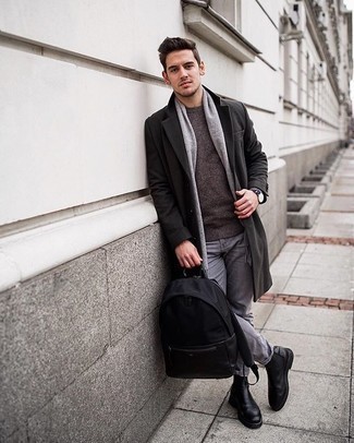 Как носить серое длинное пальто с серыми джинсами