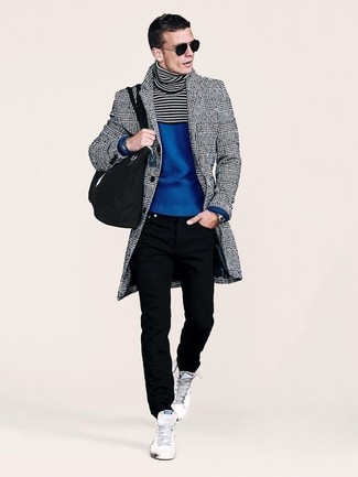 Какие высокие кеды носить с серым длинным пальто