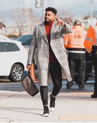 Какие высокие кеды носить с серым длинным пальто