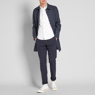 Какие высокие кеды носить с серым длинным пальто