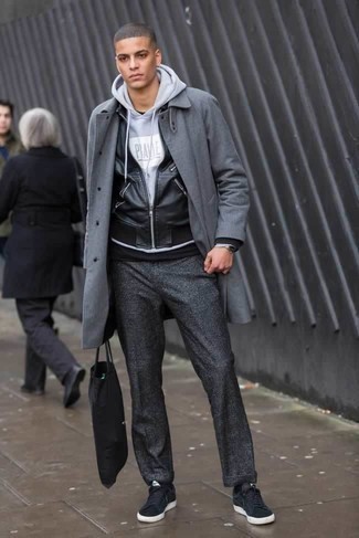 Какой худи носить с серым длинным пальто