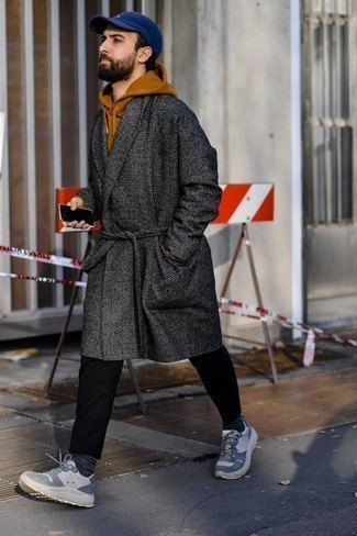 Какой худи носить с серым длинным пальто